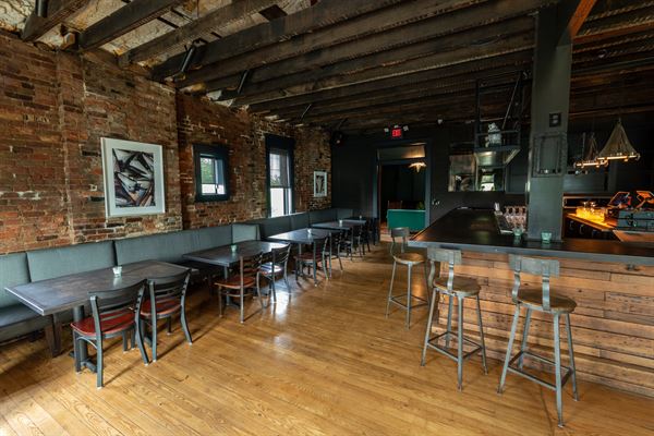 B-Side / Decade Restaurant