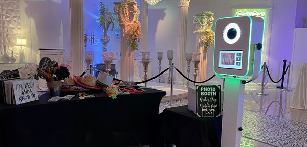 Happy Shots Photo Booth