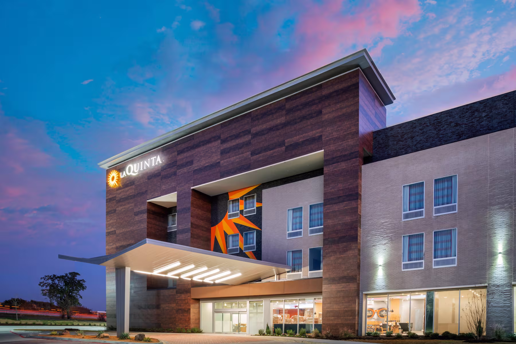 La Quinta Inn and Suites by Wyndham Lewisville