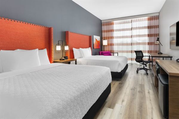 La Quinta Inn and Suites by Wyndham Lewisville