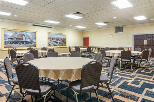 Quality Inn & Suites Riverfront
