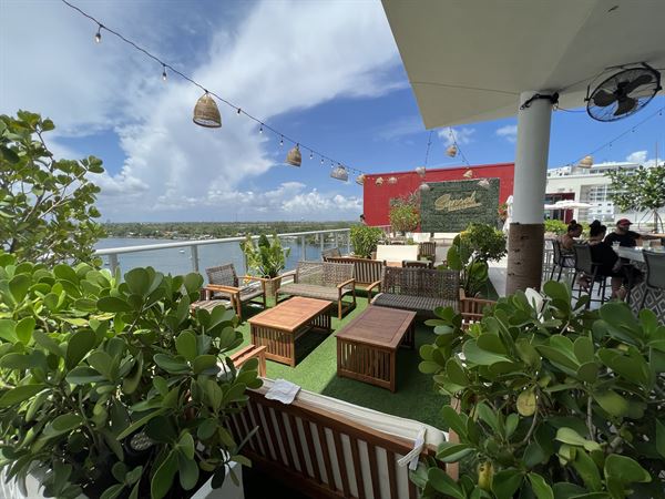 Sunset Club Rooftop & Lounge