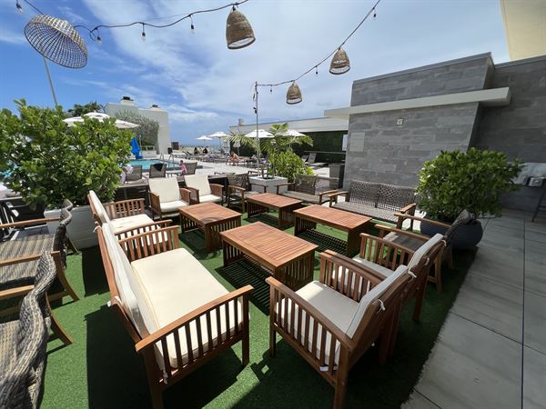Sunset Club Rooftop & Lounge
