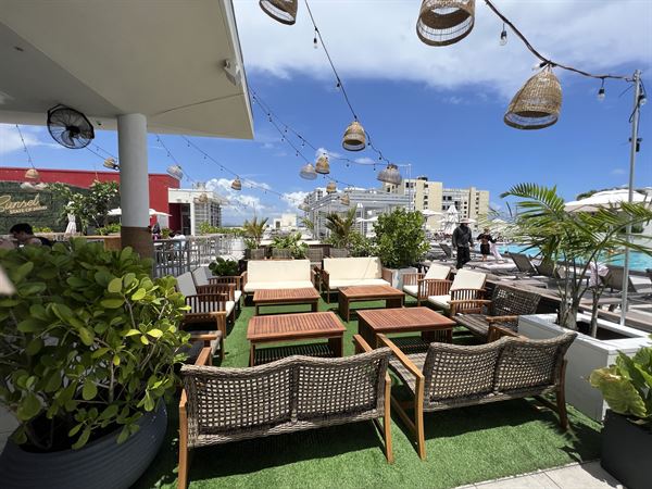 Sunset Club Rooftop & Lounge