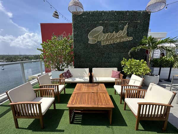 Sunset Club Rooftop & Lounge