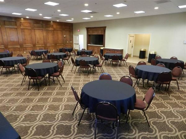 Ashmore Inn & Suites