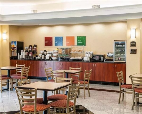 Comfort Suites Near Indianapolis Airport