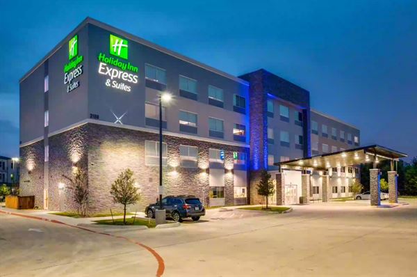 Holiday Inn Express & Suites Denton South