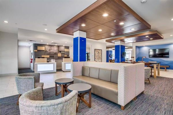 Holiday Inn Express & Suites Denton South