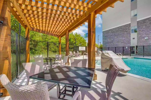 Holiday Inn Express & Suites Denton South