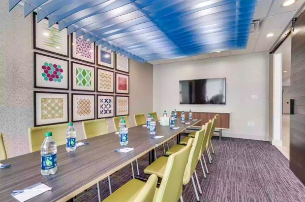 Holiday Inn Express & Suites Denton South