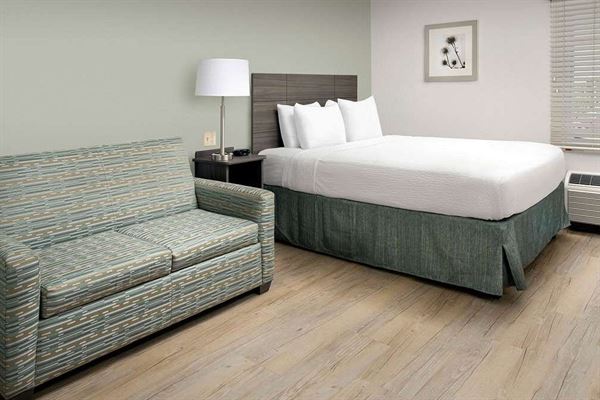 WoodSpring Suites Broken Arrow