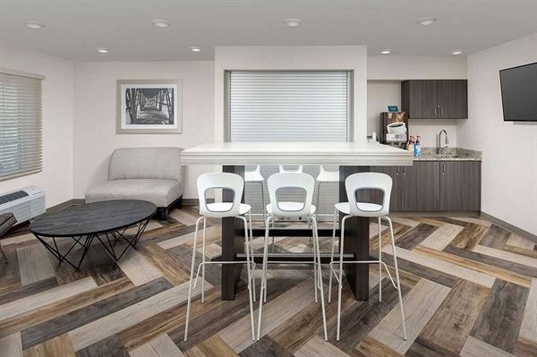 WoodSpring Suites Broken Arrow