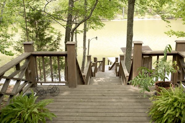 The Manor at Becks Lake , Bed & Breakfast