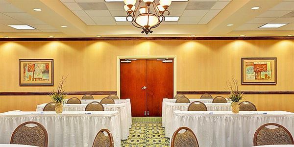 Holiday Inn Express & Suites Millington-Memphis Area