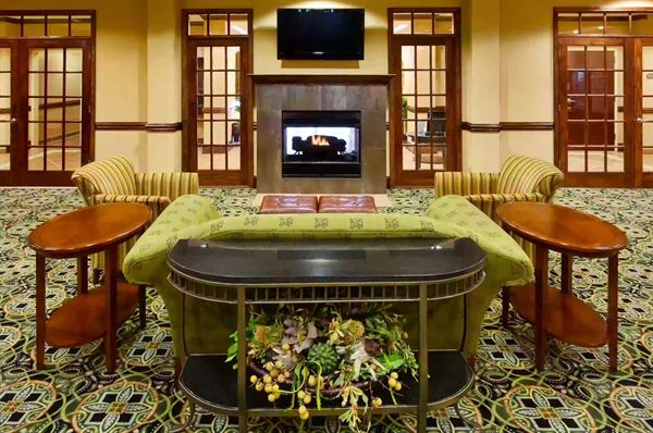 Holiday Inn Express & Suites Millington-Memphis Area