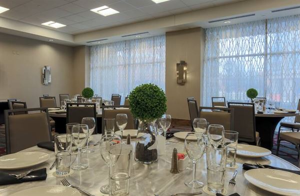 DoubleTree by Hilton Evansville