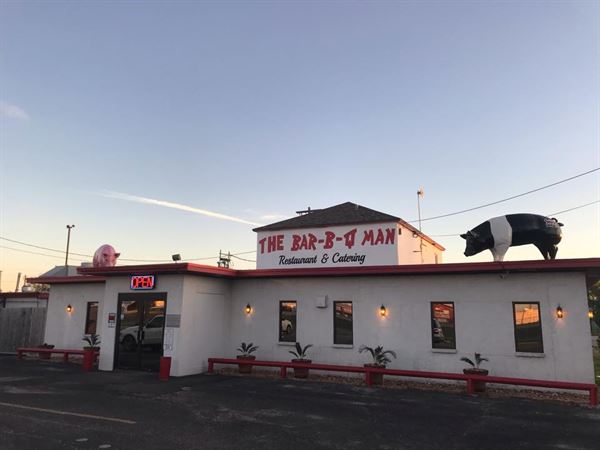 The Bar-B-Q Man Restaurant