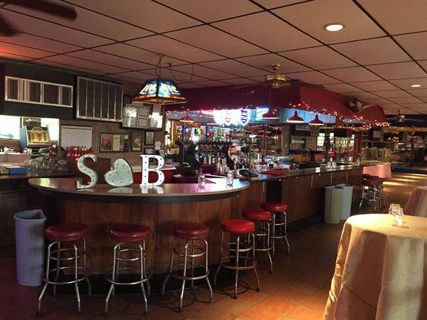 The Bar-B-Q Man Restaurant