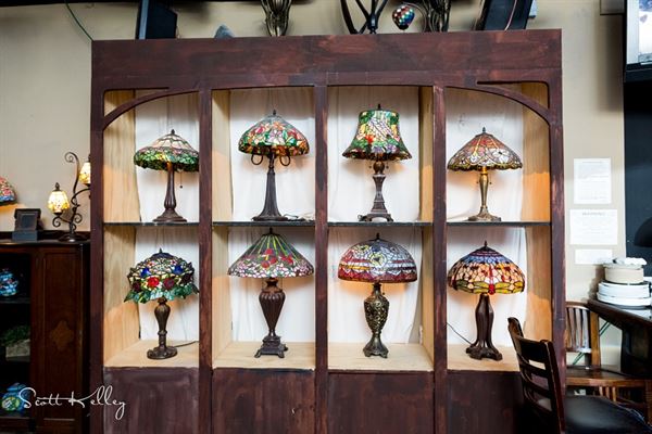 Nouveau Antique Art Bar