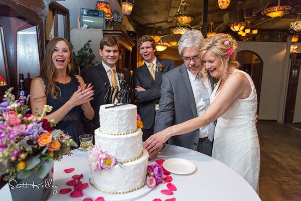 Nouveau Antique Art Bar