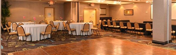 Holiday Inn Express & Suites Dallas South - Desoto