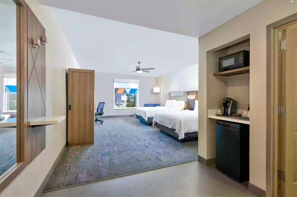 Holiday Inn Express & Suites North Dallas at Preston