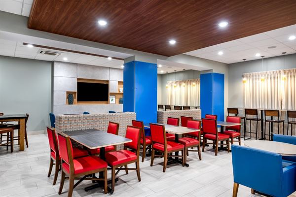 Holiday Inn Express & Suites Santa Ana