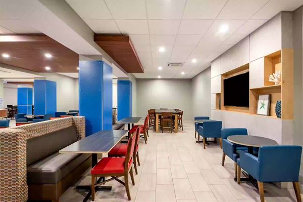 Holiday Inn Express & Suites Santa Ana