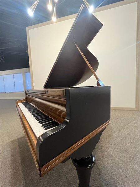 Repondez S'il Vous Plait Event Space