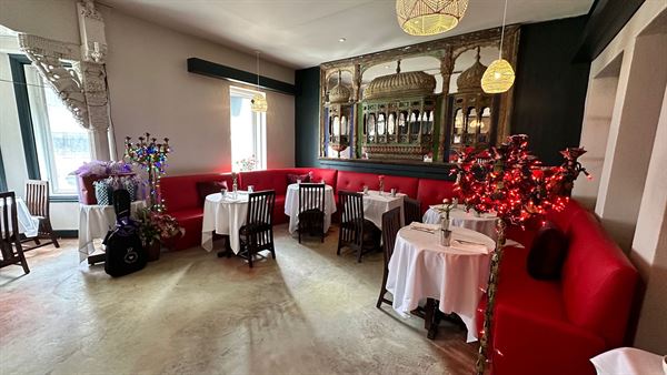 Chez Dévi's Private Floor