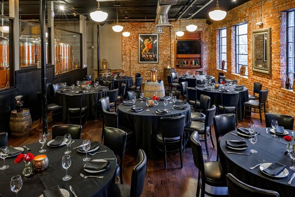 Max Lagers American Grill & Brewery