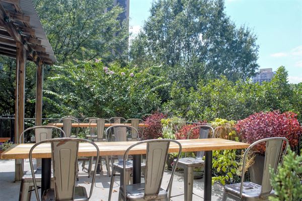 Max Lagers American Grill & Brewery