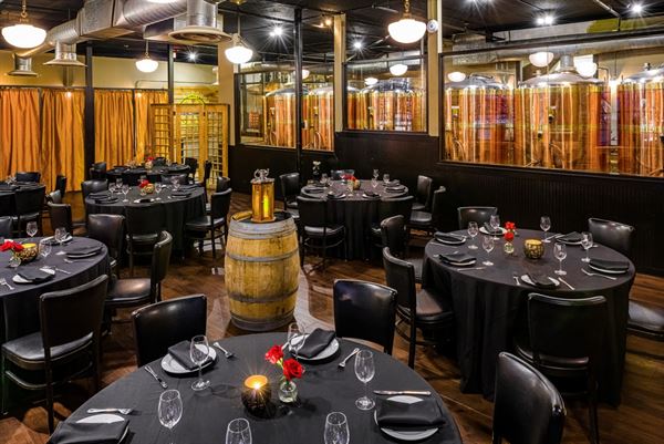 Max Lagers American Grill & Brewery