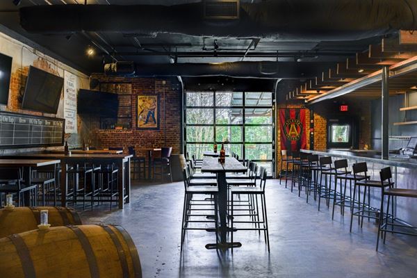 Max Lagers American Grill & Brewery