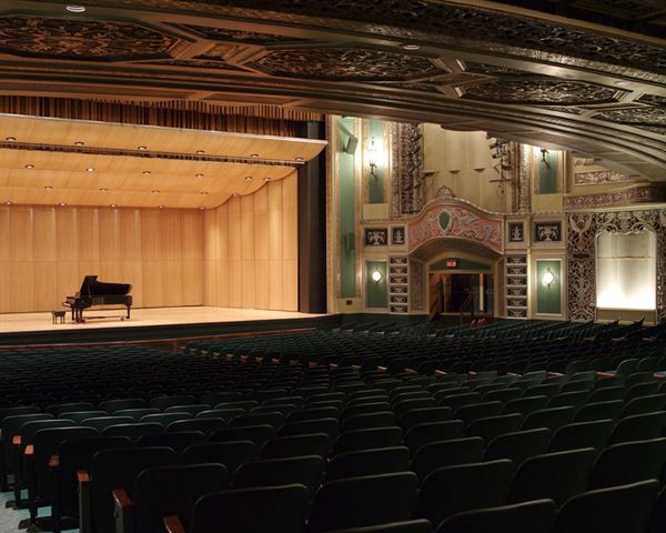 DeYor Performing Arts Center