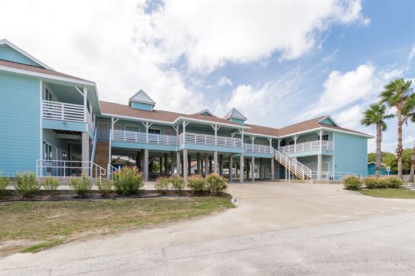 Bluff's Landing Marina and Lodge