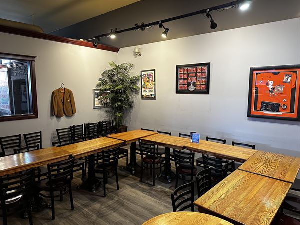 Tapps Sports Lounge & Grill