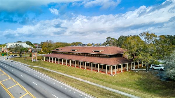 Carrollwood Conference & Training Center by DemiSar Workspace