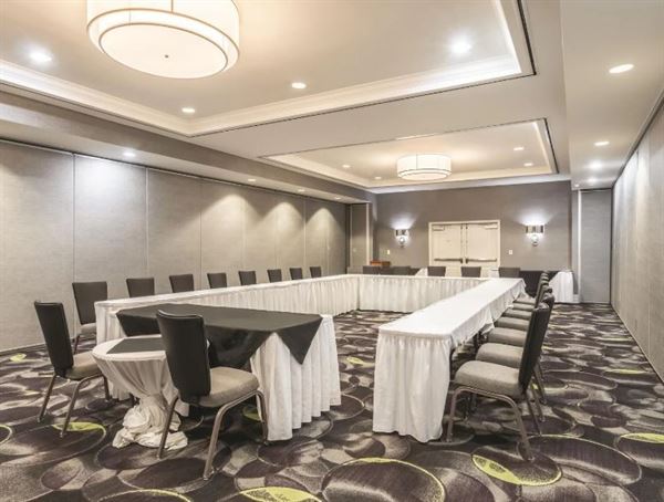 La Quinta Inn & Suites Arlington North 6 Flags Dr