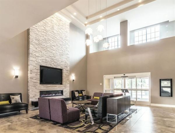 La Quinta Inn & Suites Arlington North 6 Flags Dr