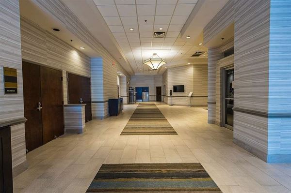 Gateway Hotel & Convention Center