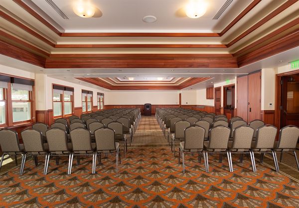 Mammoth Hot Springs Hotel & Cabins