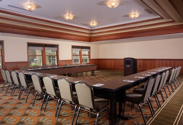 Mammoth Hot Springs Hotel & Cabins