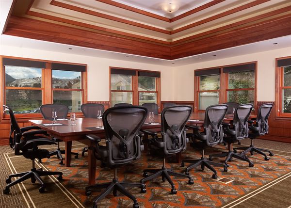 Mammoth Hot Springs Hotel & Cabins