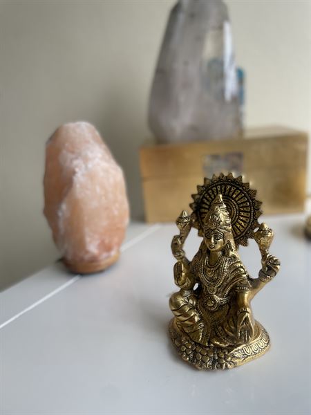 the psychic of tarzana village