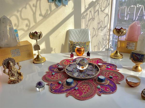 the psychic of tarzana village