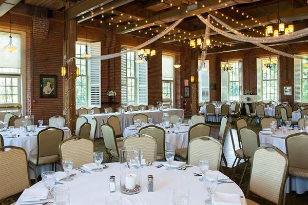 The Common Man Restaurant and Inn - Claremont