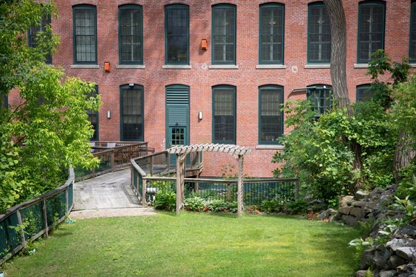 The Common Man Restaurant and Inn - Claremont