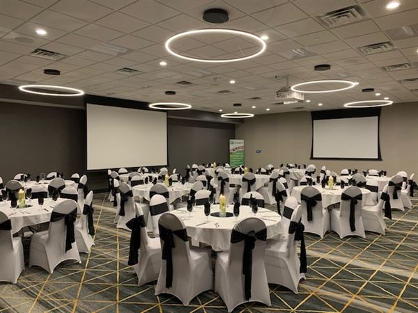 Holiday Inn & Suites St. Cloud